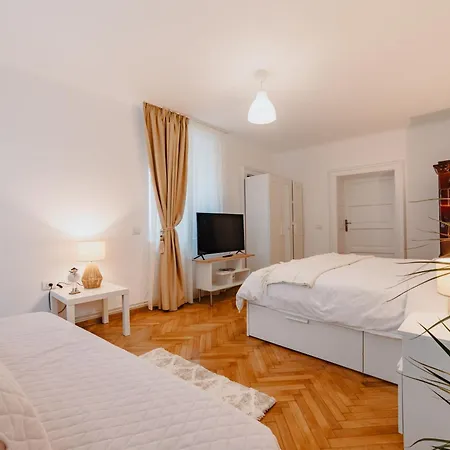 Anastasia With Parking Brasov